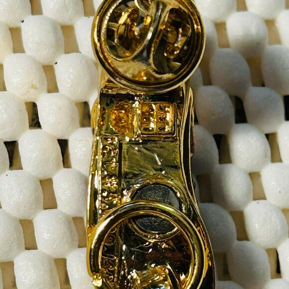 Vtg. Red Hat Society Shoe Pin With A Drop Down Loop For Eyeglasses ID’s NOS - Picture 5 of 6